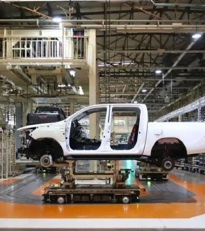 toyota-200-empelados