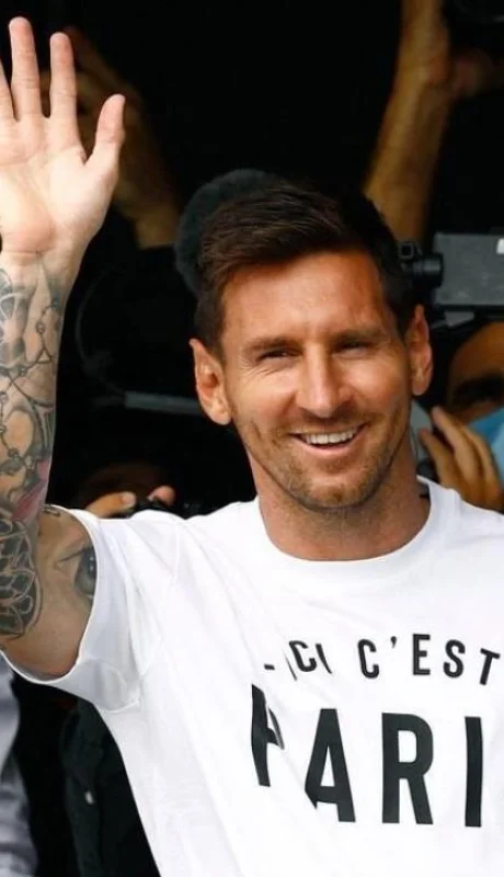 Messi-paris-saludo