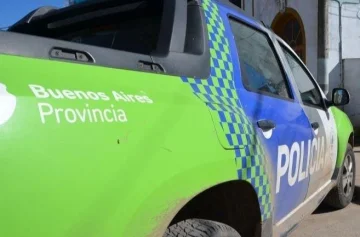 Un policía hirió de gravedad a su exmujer y mató al novio de un disparo