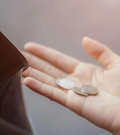 businesswoman-on-have-money-unemployed