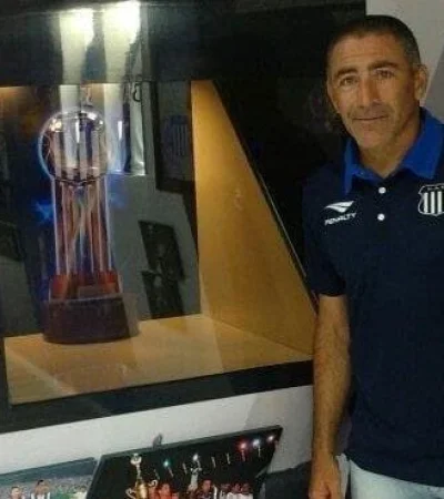 6325C344-EE42-4DE5-9C65-BAB96C245044