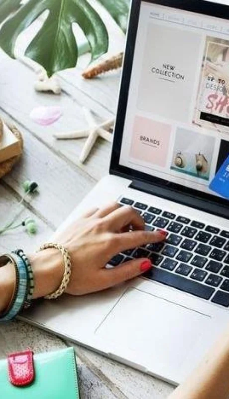 A pesar de que pueden parecer similares, existen algunas diferencias entre estas jornadas de fomento de la compra online.