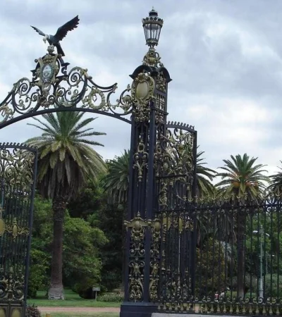 mendoza-park-gate
