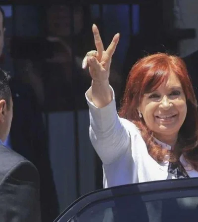 cristina-kirchner-en-una-foto-de-archivo-saliendo-del-tribunal-federal-8-1242276