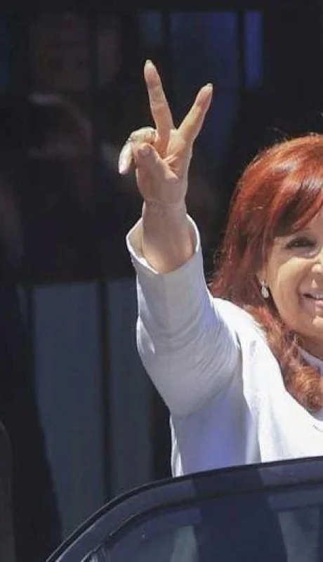 cristina-kirchner-en-una-foto-de-archivo-saliendo-del-tribunal-federal-8-1242276