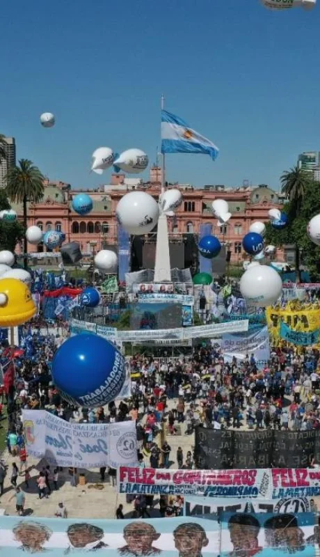 17-11-2021_los_distintos_sindicatos_se_concentraron-(1)