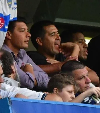 riquelme-en-su-palco-junto___wwHDuBpL_720x0__1