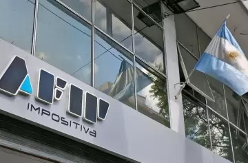 Por IVA y Ganancias, la recaudación nacional de agosto cayó casi 20%