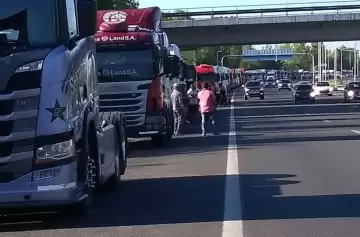 Interna entre camioneros: algunos paran y otros denuncian al gremio de Moyano