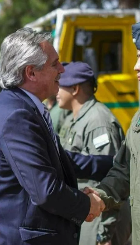 25-02-2022_el_presidente_alberto_fernandez_llego-(1)