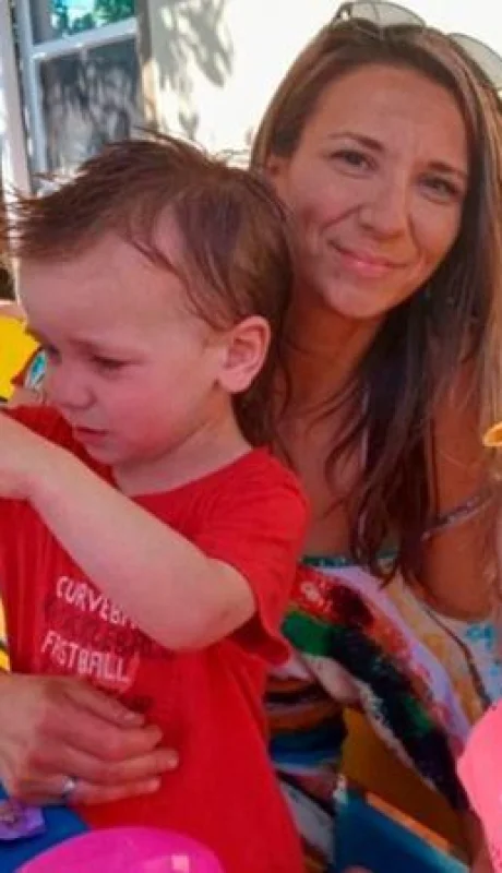 Las primeras celebraciones del Día de la Madre se remontan a la antigua Grecia con las celebraciones en honor a Rhea, la madre de los Dioses.