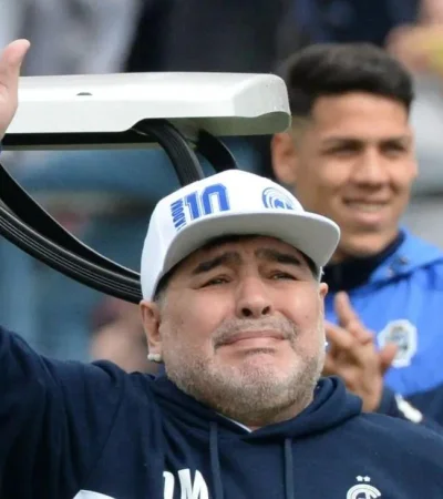 maradonanuevo_dt_de_gimnasia_lp.jpg_1310315604