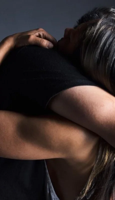 abrazo-nuestro-propio-mundo-jpg.