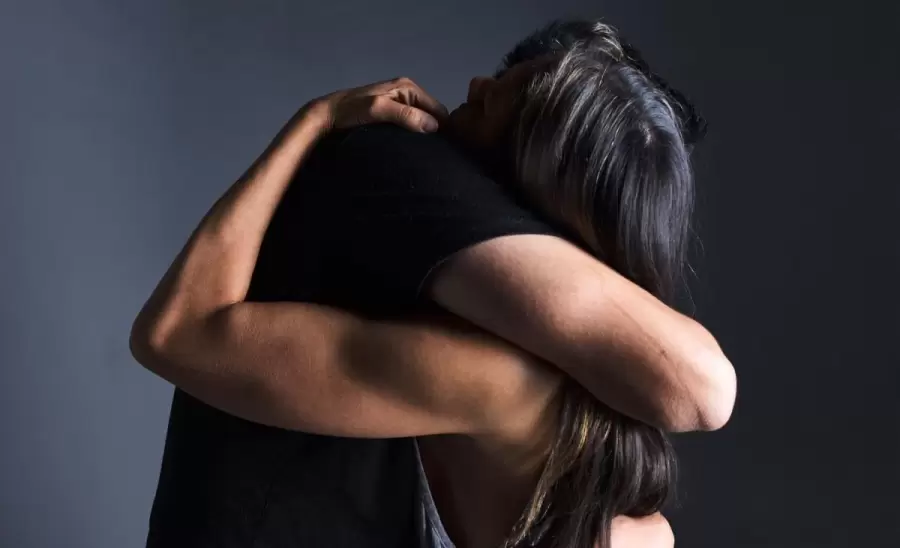 abrazo-nuestro-propio-mundo-jpg.