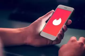 Practicá el arte del coqueteo con el nuevo juego de Tinder y OpenAI