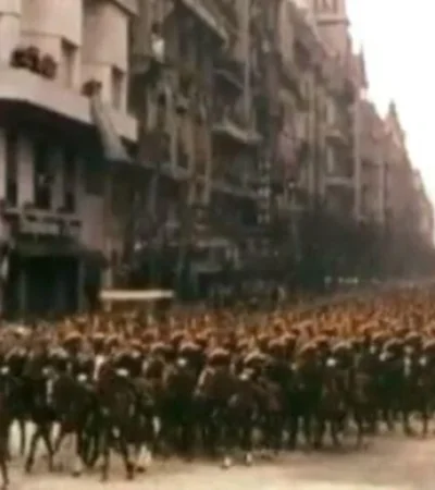 desfile-eva-peron-argentina-batman-fotos-peliculas-png.