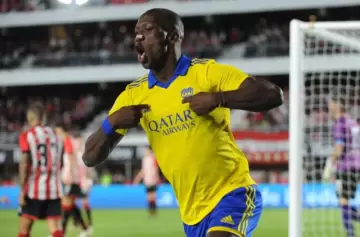 Bombazo en Boca: Luis Advíncula rescindió su contrato y ya tiene nuevo club tras un motivo personal