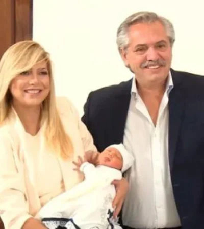 Alberto y Fabiola junto a su hijo Francisco