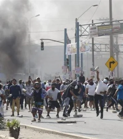 manifestacion-peru-small-jpg.