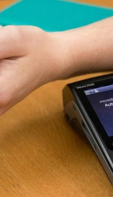 quieres-dejar-de-usar-la-tarjeta-o-efectivo--asi-es-el-microchip-para-pagar-con-la-mano-jpg.