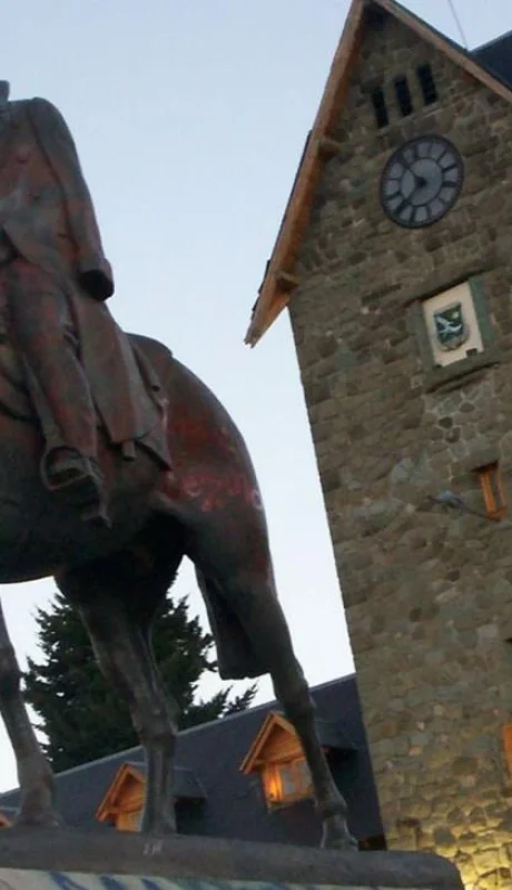 monumento-ecuestre-a-julio-argentino-roca-centro-civico-de-bariloche-jpg.