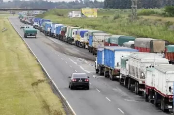 Volatilidad y costos del transporte: impuestos, dólar y la urgente modernización laboral