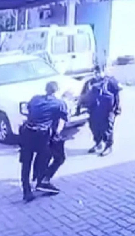 gurich-forcejeando-jpg.