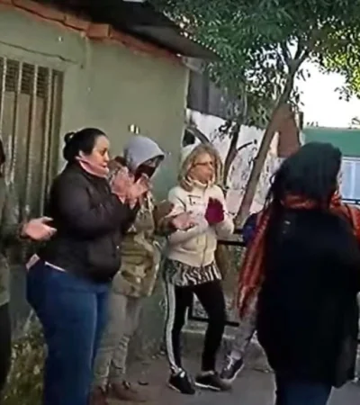 padres-reclamo-escuela-jpeg.