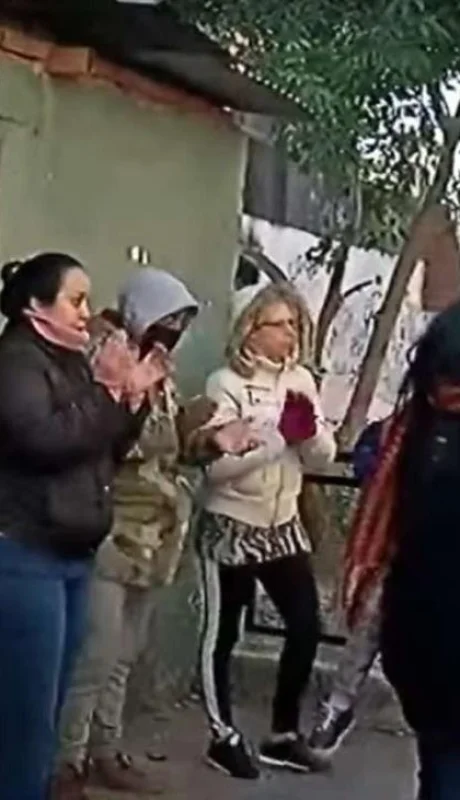 padres-reclamo-escuela-jpeg.