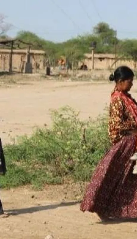 mujer-wichi-jutno-a-sus-hijos-en-jpg.