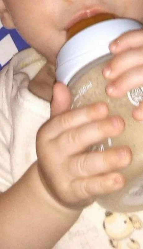 bebe-mamadera-jpg.