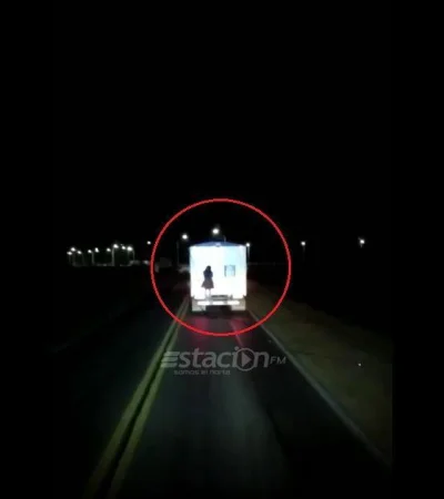 camion-mujer-viral-cordoba-fantasma-rutas-argentina-png.