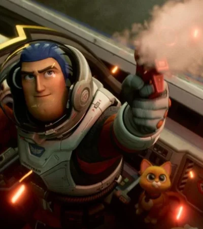 lightyear-choca-contra-la-censura-8hnldsa38-2000x1500-1-jpg.