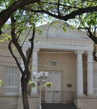 800px-edificio-legislatura-de-mendoza-jpg.