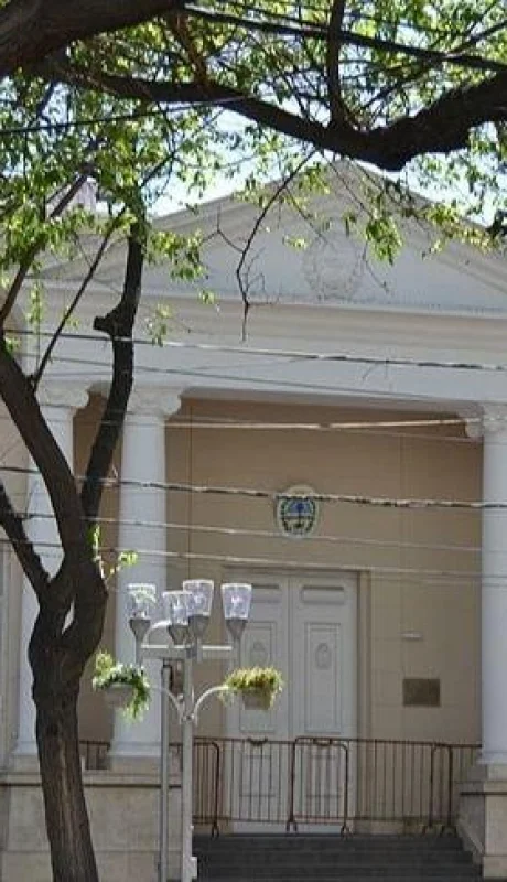 800px-edificio-legislatura-de-mendoza-jpg.