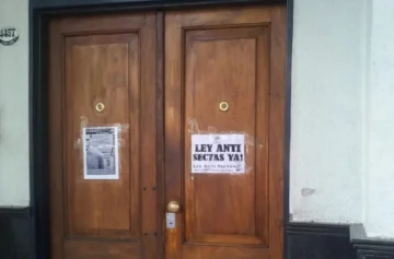 Cuatro integrantes de la secta de Villa Crespo son buscados por Interpol