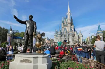 Viajar a Disney sin visa: cuánto ahorrarían los argentinos si el país ingresa al VWP