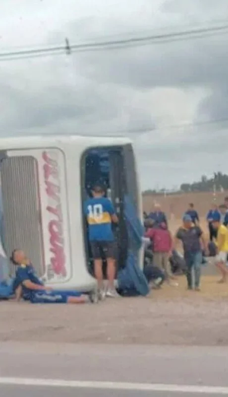 accidentes-mendoza-micro-san-martin-hinchas-boca-2jpg-jpg.