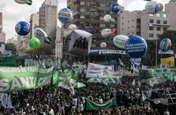 Sindicatos bajo la lupa: presentan iniciativa para eliminar descuentos obligatorios