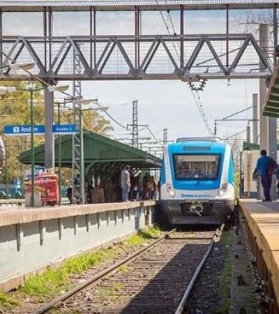 un-nene-de-dos-anos-murio-atropellado-por-una-formacion-del-tren-roca-en-florencio-varela-y-tras-el-accidente-vecinos-y-familiares-del-menor-agrediero