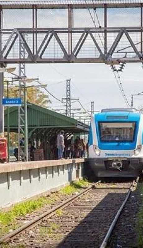 un-nene-de-dos-anos-murio-atropellado-por-una-formacion-del-tren-roca-en-florencio-varela-y-tras-el-accidente-vecinos-y-familiares-del-menor-agrediero