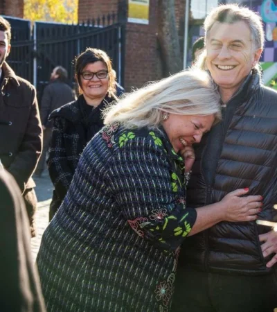 elisa-carrio-mauricio-macri-jpg.