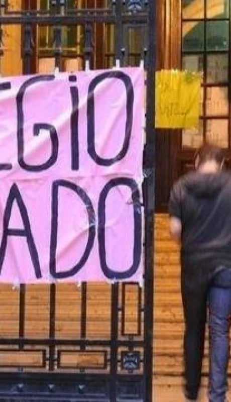 como-influye-la-toma-en-los-colegios-y-la-campana-de-esterilizacion-adolescente-jpg.