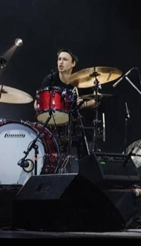 divididos---foto-press-2-png.