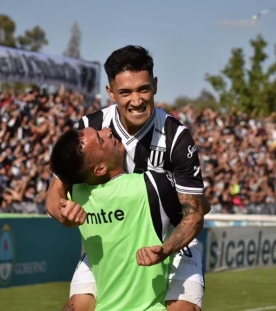 ffs0qyrxwaiasir-jpg.