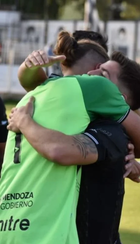 fegft8jxkaek9vz-jpg.