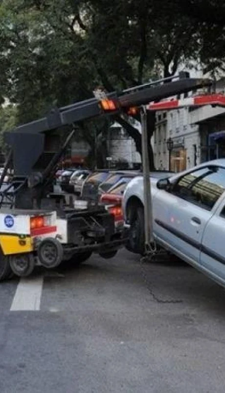 la-legislatura-portena-aprobo-el-proyecto-que-prohibe-a-las-gruas-llevarse-autos-que-no-estan-obstruyendo-el-transito-jpg.