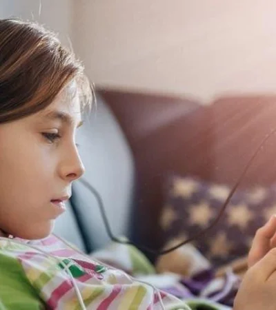 perjucios-de-los-auriculares-en-la-audicion-jpg.