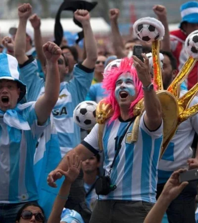hinchas-argentinos-qatar-jpg.
