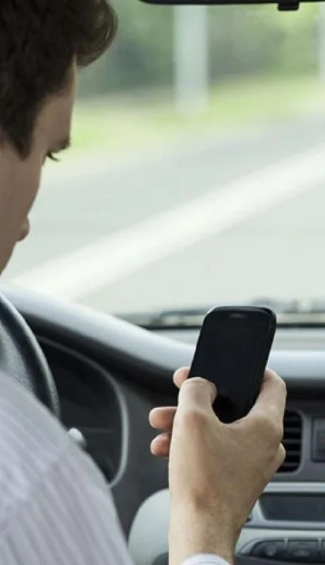 manejar-con-celular-jpg.